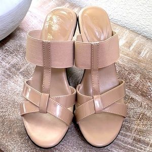 Charles David Cream Wedge 8.5